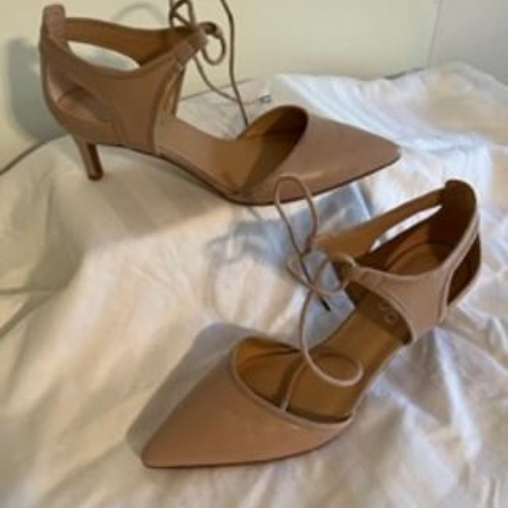 Franco Sarto Nude heels with tie 6.5M